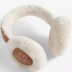UGG earmuffs in Chestnut and Cream